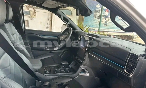 Buy Used Ford Everest White Car in Ban Nahin in Oudômxai Province