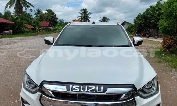 Buy Used Isuzu D–MAX White Car in Vientiane in Vientiane Province