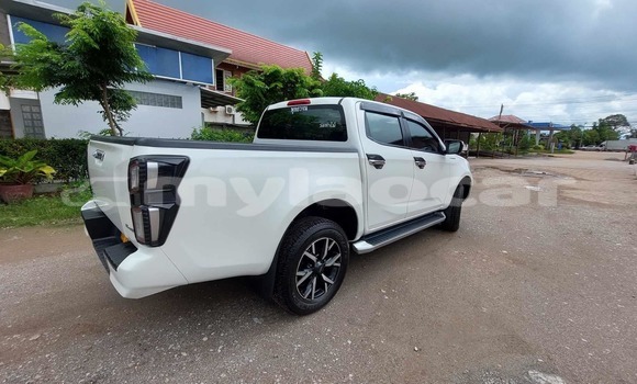 Buy Used Isuzu D–MAX White Car in Vientiane in Vientiane Province Buy Used Isuzu D–MAX White Car in Vientiane in Vientiane Province
