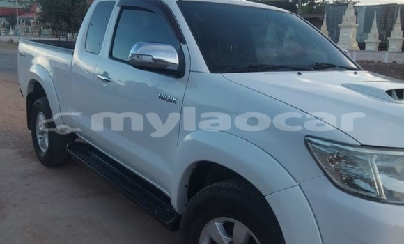 Buy Used Toyota Hilux White Car in Vientiane in Vientiane Province Buy Used Toyota Hilux White Car in Vientiane in Vientiane Province