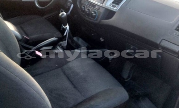 Buy Used Toyota Hilux White Car in Vientiane in Vientiane Province Buy Used Toyota Hilux White Car in Vientiane in Vientiane Province