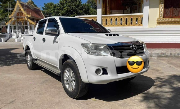 Buy Used Toyota Hilux White Car in Vientiane in Vientiane Province Buy Used Toyota Hilux White Car in Vientiane in Vientiane Province