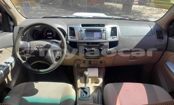 Buy Used Toyota Hilux White Car in Vientiane in Vientiane Province Buy Used Toyota Hilux White Car in Vientiane in Vientiane Province