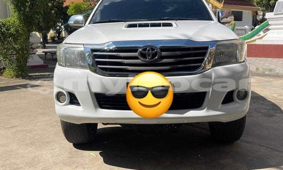 Buy Used Toyota Hilux White Car in Vientiane in Vientiane Province Buy Used Toyota Hilux White Car in Vientiane in Vientiane Province