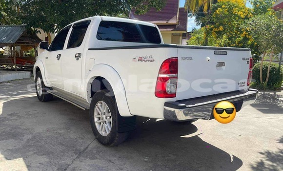 Buy Used Toyota Hilux White Car in Vientiane in Vientiane Province Buy Used Toyota Hilux White Car in Vientiane in Vientiane Province