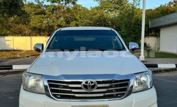 Buy Used Toyota Hilux White Car in Vientiane in Vientiane Province Buy Used Toyota Hilux White Car in Vientiane in Vientiane Province