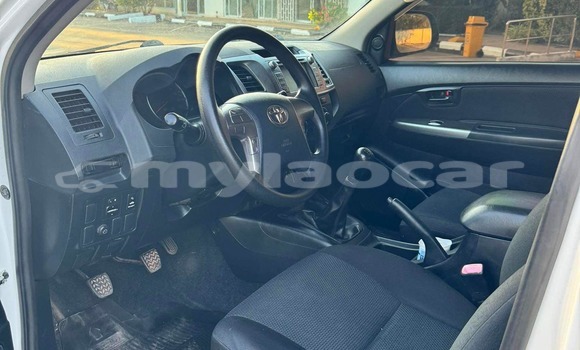 Buy Used Toyota Hilux White Car in Vientiane in Vientiane Province Buy Used Toyota Hilux White Car in Vientiane in Vientiane Province
