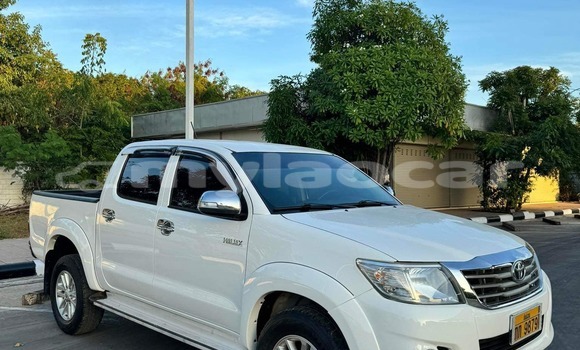 Buy Used Toyota Hilux White Car in Vientiane in Vientiane Province Buy Used Toyota Hilux White Car in Vientiane in Vientiane Province