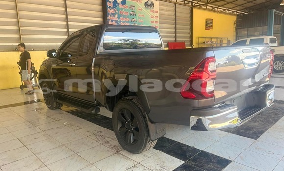 Buy Used Toyota Hiluxe Revo White Car in Vientiane in Vientiane Province Buy Used Toyota Hiluxe Revo White Car in Vientiane in Vientiane Province