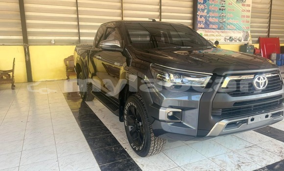 Buy Used Toyota Hiluxe Revo White Car in Vientiane in Vientiane Province Buy Used Toyota Hiluxe Revo White Car in Vientiane in Vientiane Province