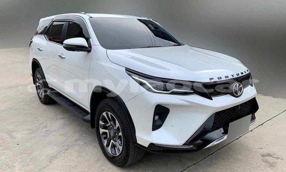 Buy Used Range Rover Evoque White Car in Vientiane in Vientiane Province Buy Used Range Rover Evoque White Car in Vientiane in Vientiane Province