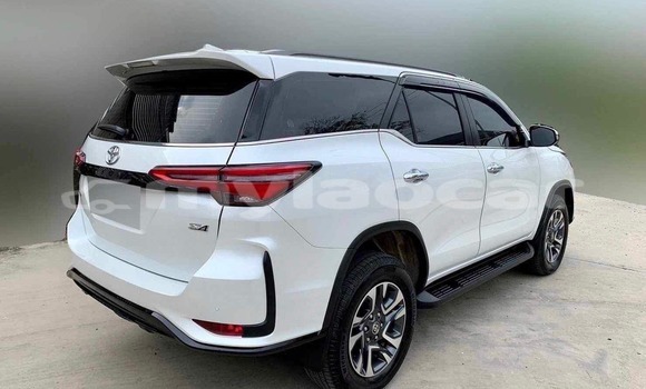 Buy Used Range Rover Evoque White Car in Vientiane in Vientiane Province Buy Used Range Rover Evoque White Car in Vientiane in Vientiane Province