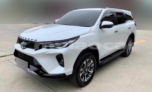 Buy Used Range Rover Evoque White Car in Vientiane in Vientiane Province Buy Used Range Rover Evoque White Car in Vientiane in Vientiane Province