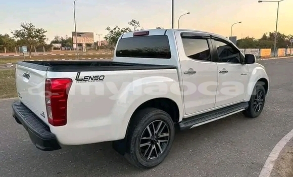 Buy Used Suzuki Reno White Car in Ban Nahin in Oudômxai Province Buy Used Suzuki Reno White Car in Ban Nahin in Oudômxai Province