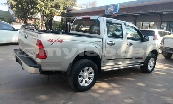 Buy Used Toyota RAV4 White Car in Champasak in Champasak Province Buy Used Toyota RAV4 White Car in Champasak in Champasak Province