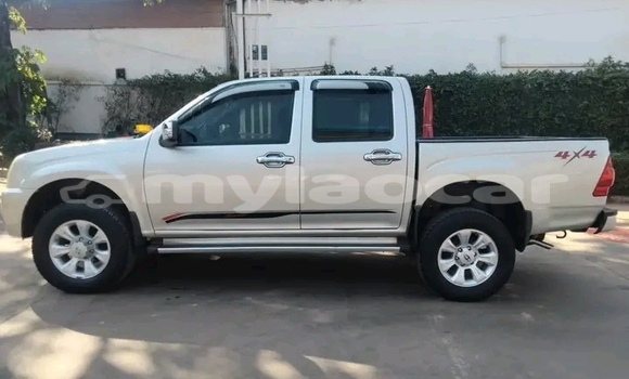 Buy Used Toyota RAV4 White Car in Champasak in Champasak Province Buy Used Toyota RAV4 White Car in Champasak in Champasak Province