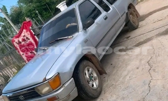 Buy Used Mitsubishi Carisma Other Car in Huayxay in Bokeo Province