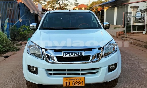Buy Used Isuzu D–MAX White Car in Vientiane in Vientiane Province