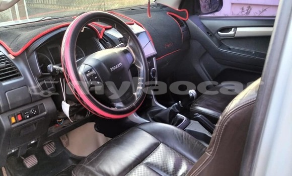 Buy Used Isuzu D–MAX White Car in Vientiane in Vientiane Province Buy Used Isuzu D–MAX White Car in Vientiane in Vientiane Province