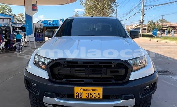 Buy Used Toyota Hilux White Car in Vientiane in Vientiane Province Buy Used Toyota Hilux White Car in Vientiane in Vientiane Province