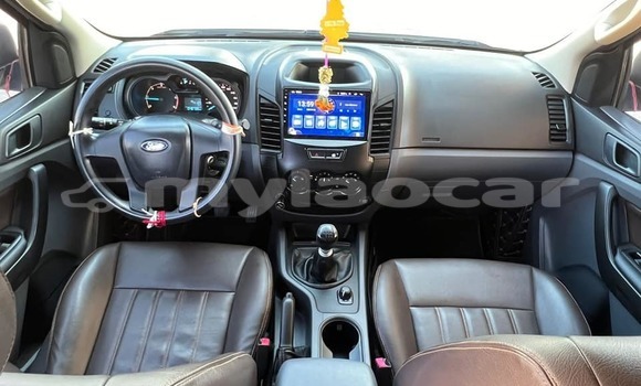 Buy Used Toyota Hilux White Car in Vientiane in Vientiane Province Buy Used Toyota Hilux White Car in Vientiane in Vientiane Province