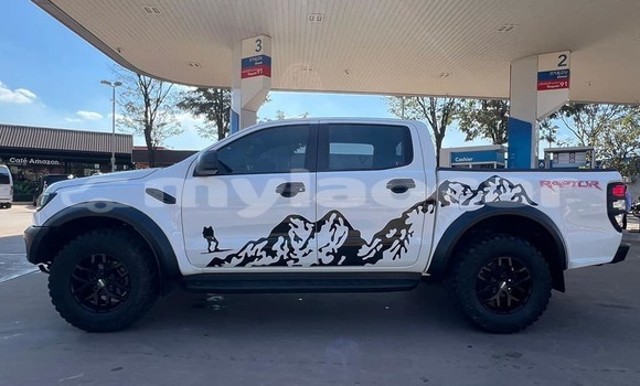 Buy Used Toyota Hilux White Car in Vientiane in Vientiane Province Buy Used Toyota Hilux White Car in Vientiane in Vientiane Province