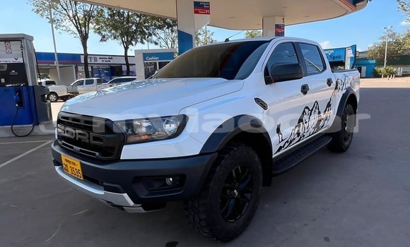 Buy Used Toyota Hilux White Car in Vientiane in Vientiane Province Buy Used Toyota Hilux White Car in Vientiane in Vientiane Province
