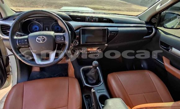 Buy Used Toyota Hilux White Car in Vientiane in Vientiane Province Buy Used Toyota Hilux White Car in Vientiane in Vientiane Province