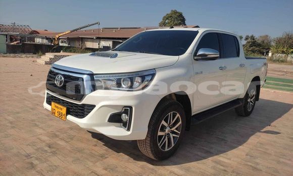 Buy Used Toyota Hilux White Car in Vientiane in Vientiane Province Buy Used Toyota Hilux White Car in Vientiane in Vientiane Province
