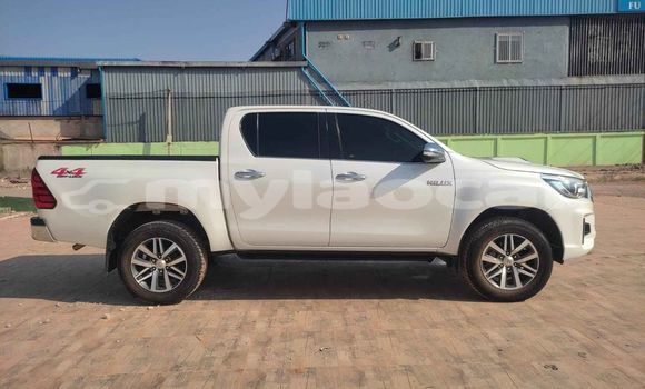 Buy Used Toyota Hilux White Car in Vientiane in Vientiane Province Buy Used Toyota Hilux White Car in Vientiane in Vientiane Province