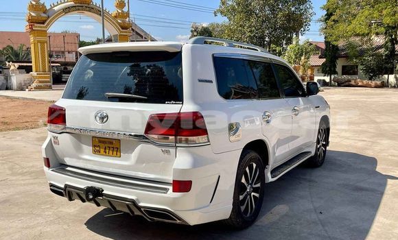 Buy Used Toyota Fortuner White Car in Vientiane in Vientiane Province Buy Used Toyota Fortuner White Car in Vientiane in Vientiane Province