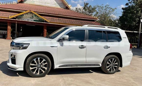 Buy Used Toyota Fortuner White Car in Vientiane in Vientiane Province Buy Used Toyota Fortuner White Car in Vientiane in Vientiane Province