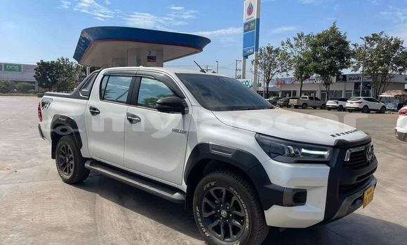 Buy Used Toyota Hilux White Car in Vientiane in Vientiane Province Buy Used Toyota Hilux White Car in Vientiane in Vientiane Province