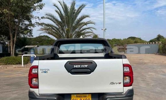 Buy Used Toyota Hilux White Car in Vientiane in Vientiane Province Buy Used Toyota Hilux White Car in Vientiane in Vientiane Province