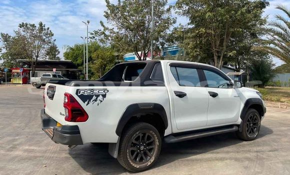 Buy Used Toyota Hilux White Car in Vientiane in Vientiane Province Buy Used Toyota Hilux White Car in Vientiane in Vientiane Province