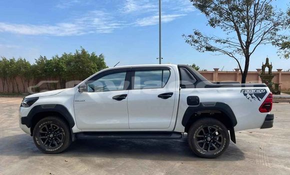Buy Used Toyota Hilux White Car in Vientiane in Vientiane Province Buy Used Toyota Hilux White Car in Vientiane in Vientiane Province