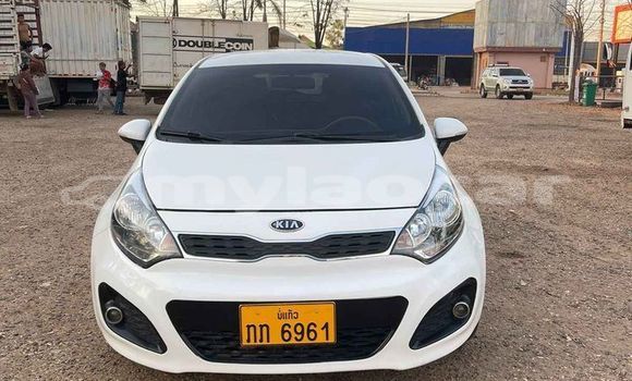 Buy Used Kia Carnival White Car in Vientiane in Vientiane Province Buy Used Kia Carnival White Car in Vientiane in Vientiane Province
