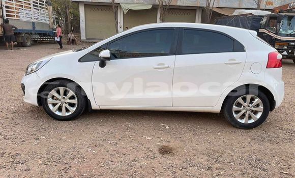 Buy Used Kia Carnival White Car in Vientiane in Vientiane Province Buy Used Kia Carnival White Car in Vientiane in Vientiane Province