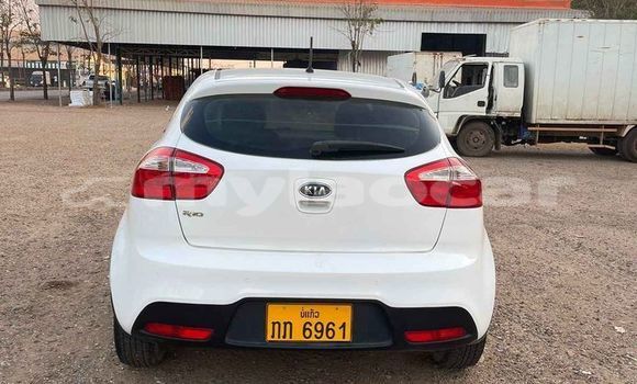Buy Used Kia Carnival White Car in Vientiane in Vientiane Province Buy Used Kia Carnival White Car in Vientiane in Vientiane Province