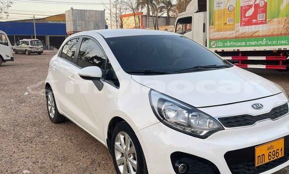 Buy Used Kia Carnival White Car in Vientiane in Vientiane Province Buy Used Kia Carnival White Car in Vientiane in Vientiane Province