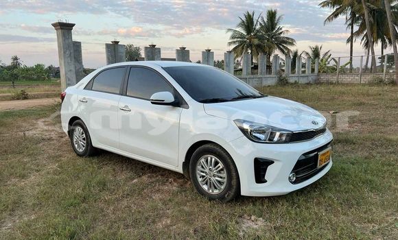 Buy Used Kia Cerato White Car in Vientiane in Vientiane Province Buy Used Kia Cerato White Car in Vientiane in Vientiane Province