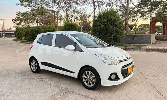 Buy Used Kia Optima White Car in Vientiane in Vientiane Province Buy Used Kia Optima White Car in Vientiane in Vientiane Province