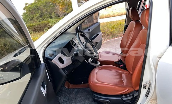 Buy Used Kia Optima White Car in Vientiane in Vientiane Province Buy Used Kia Optima White Car in Vientiane in Vientiane Province