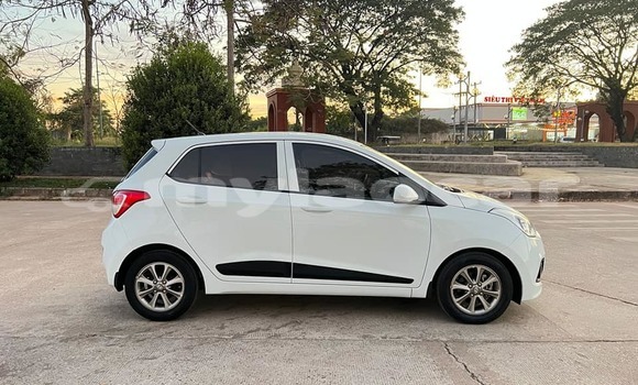 Buy Used Kia Optima White Car in Vientiane in Vientiane Province Buy Used Kia Optima White Car in Vientiane in Vientiane Province