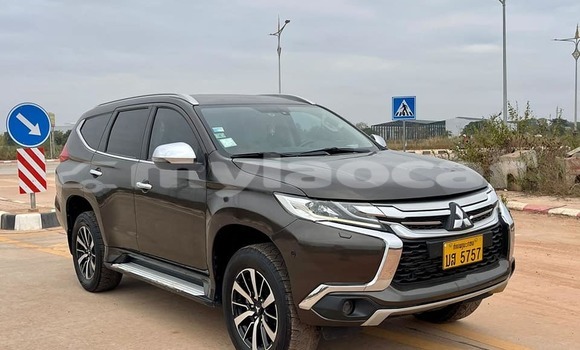 Buy Used Mitsubishi Pajero Black Car in Vientiane in Vientiane Province Buy Used Mitsubishi Pajero Black Car in Vientiane in Vientiane Province