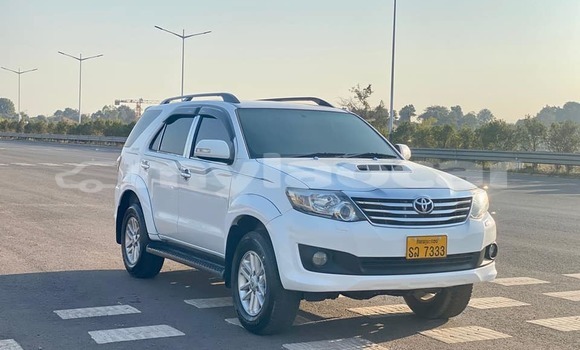 Buy Used Toyota Fortuner White Car in Vientiane in Vientiane Province Buy Used Toyota Fortuner White Car in Vientiane in Vientiane Province