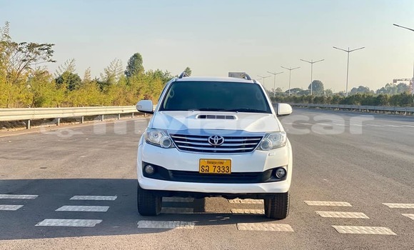 Buy Used Toyota Fortuner White Car in Vientiane in Vientiane Province Buy Used Toyota Fortuner White Car in Vientiane in Vientiane Province