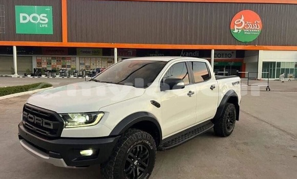 Buy Used Toyota Hilux White Car in Vientiane in Vientiane Province Buy Used Toyota Hilux White Car in Vientiane in Vientiane Province