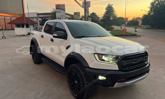 Buy Used Toyota Hilux White Car in Vientiane in Vientiane Province Buy Used Toyota Hilux White Car in Vientiane in Vientiane Province