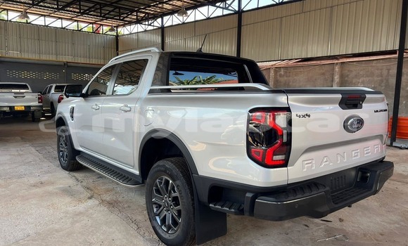 Buy Used Toyota Hilux Other Car in Luang Prabang in Louangphabang Province Buy Used Toyota Hilux Other Car in Luang Prabang in Louangphabang Province